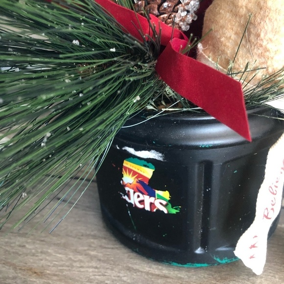 PRIMITIVE HANDMADE SNOWMAN LAMP ARRANGEMENT IN PLASTIC FOLGERS COFFEE CAN - Picture 9 of 10